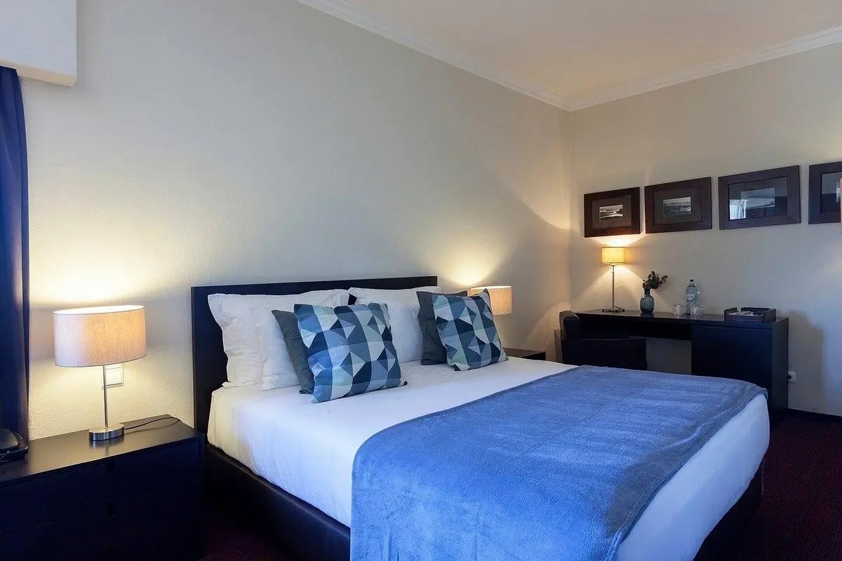 Carvi Beach Hotel — CARCAVELOS BEACH HOTEL (EX-PRAIA MAR)