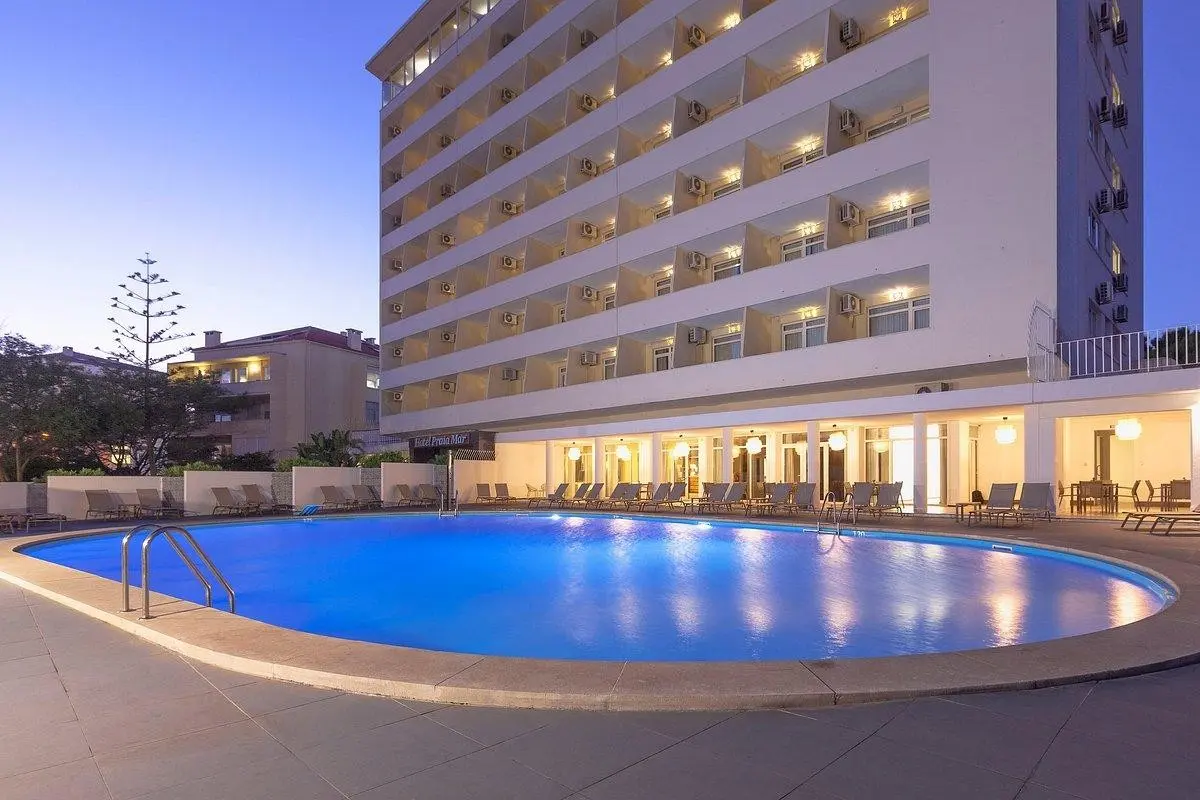 Carvi Beach Hotel — CARCAVELOS BEACH HOTEL (EX-PRAIA MAR)