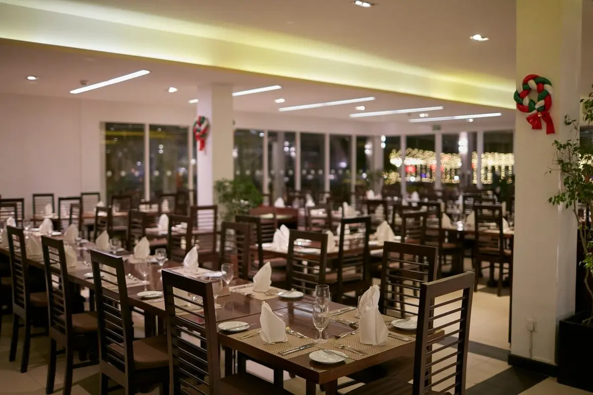 Restauracja i jedzenie w hotelu Citrus Waskaduwa