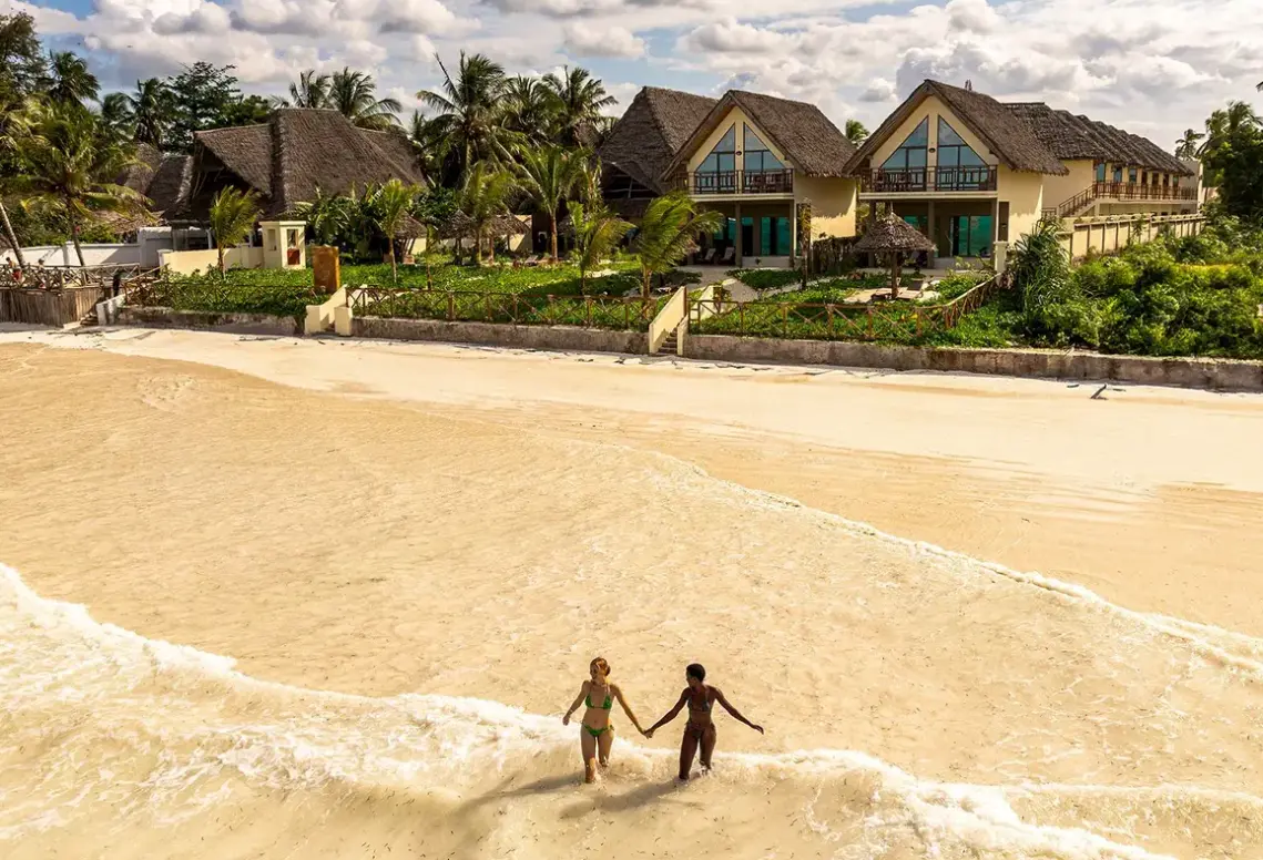 Plaża przy hotelu Clove Island Essence & Spa