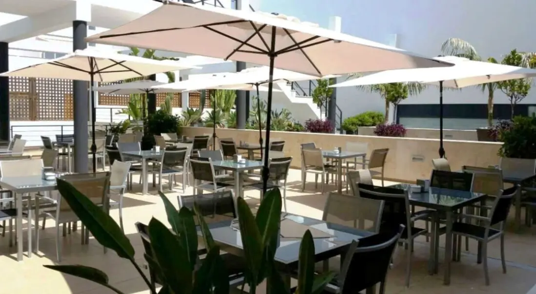 Restauracja i jedzenie w hotelu Conisol Hotel & Apartamentos