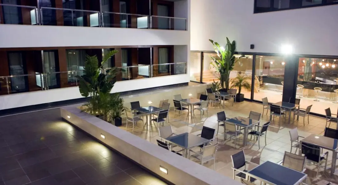 Lobby hotelu Conisol Hotel & Apartamentos
