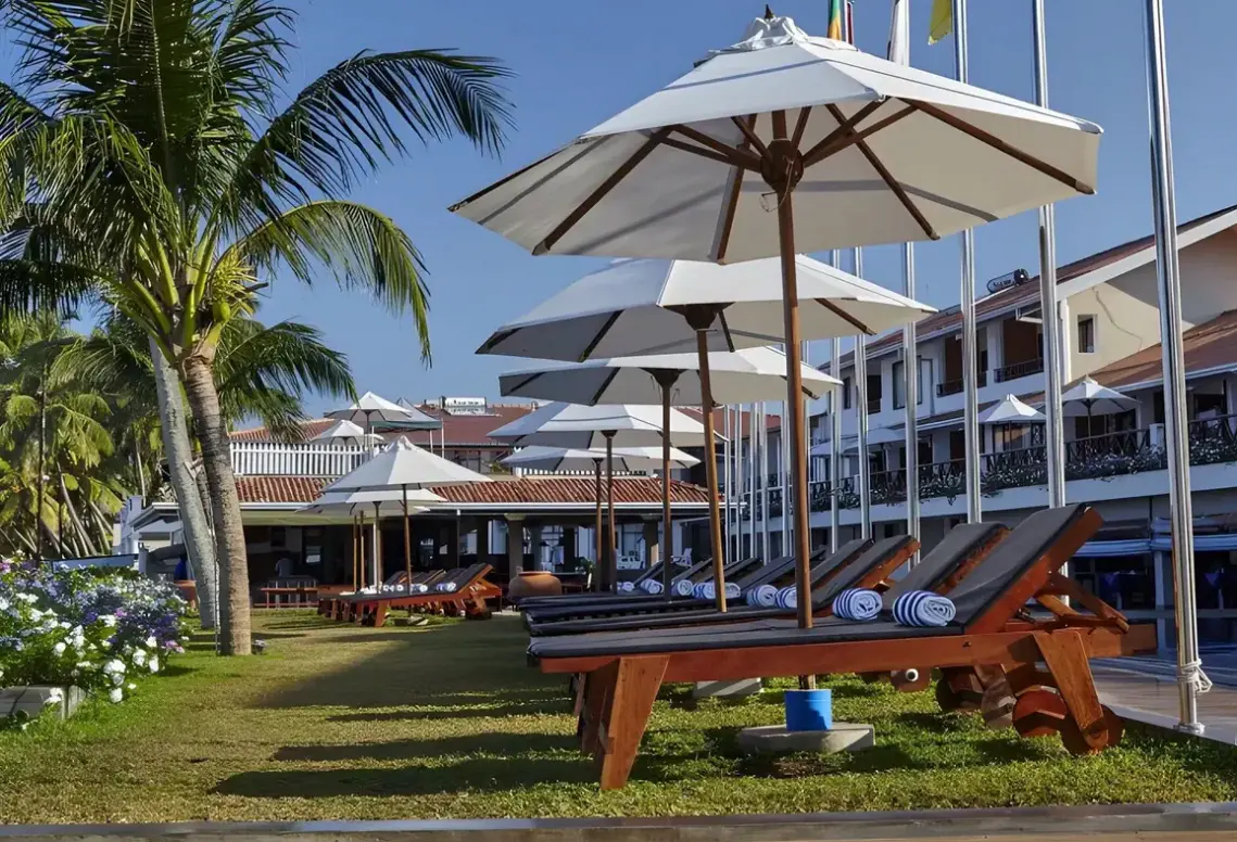 Basen w hotelu Coral Sands