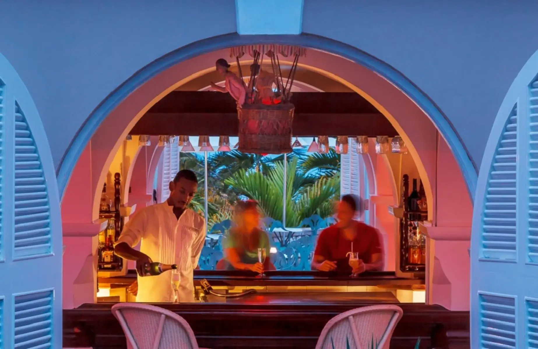 Restauracja i jedzenie w hotelu Couples Sans Souci