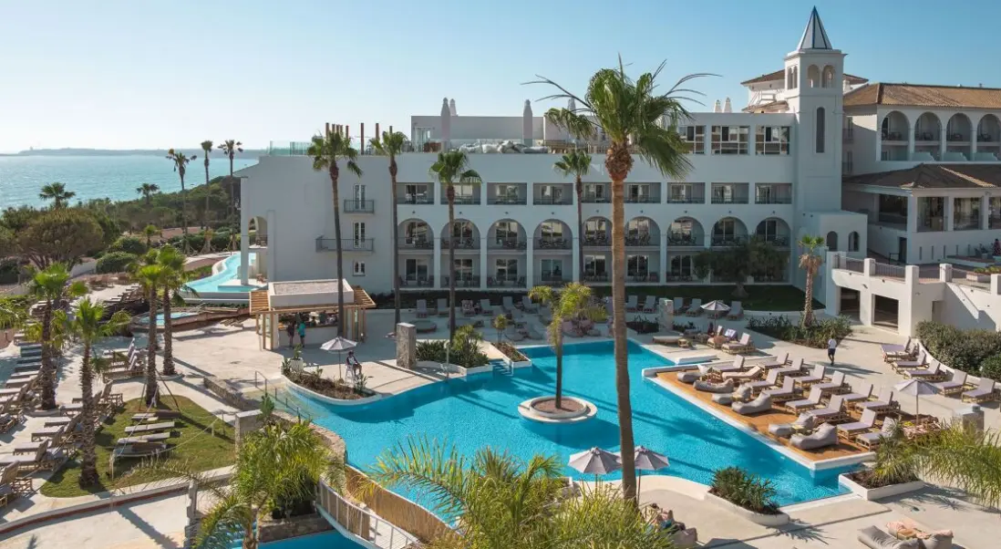 Basen w hotelu Daia Slow Beach Conil