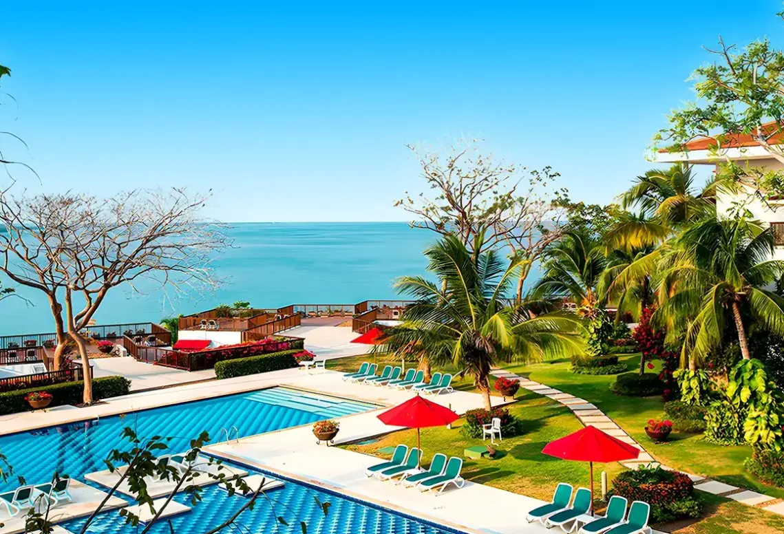 Basen w hotelu Decameron Barú