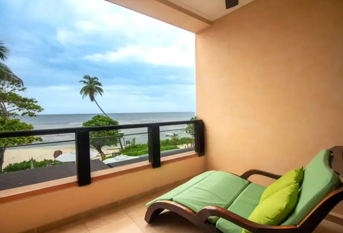 Widok z hotelu DoubleTree by Hilton Seychelles – Allamanda Hotel Resort & Spa
