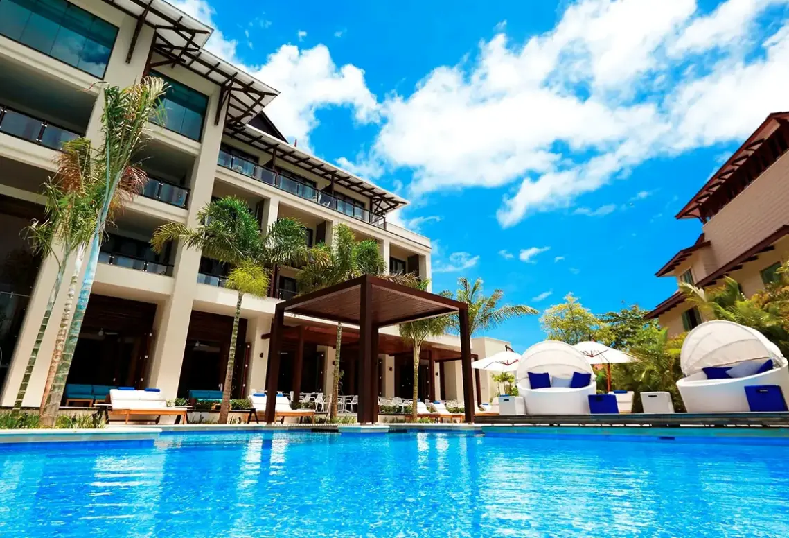 Basen w hotelu Eden Bleu