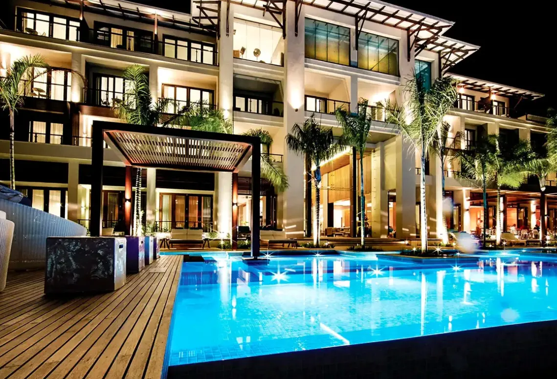Basen w hotelu Eden Bleu