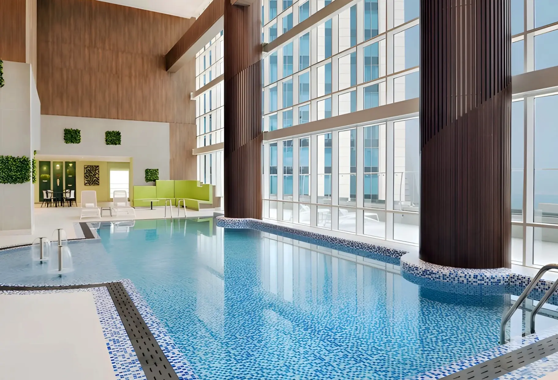 Basen w hotelu Element City Center Doha