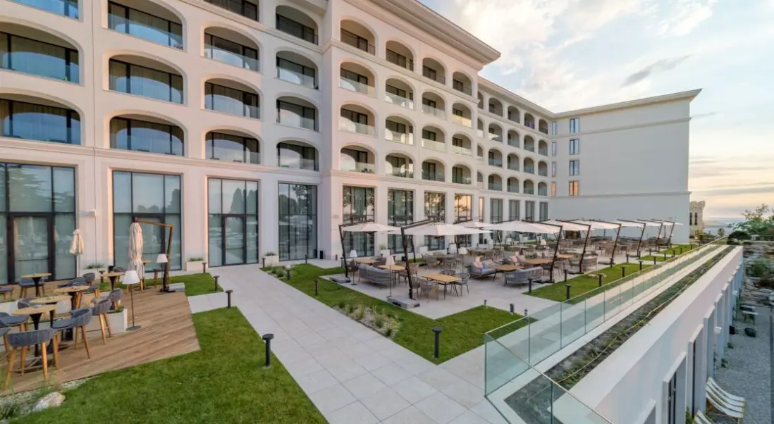 Basen w hotelu Esana Aquahouse Hotel