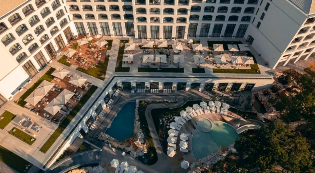 Basen w hotelu Esana Aquahouse Hotel