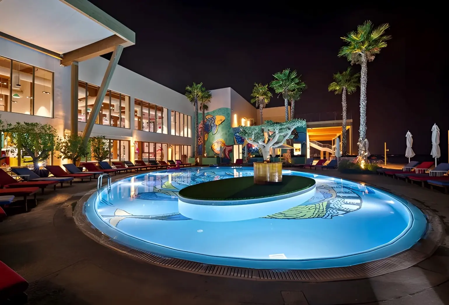 Basen w hotelu Fuwairit Kite Beach, Tapestry Collection by Hilton