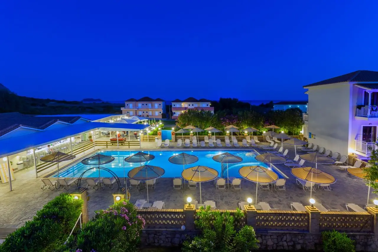 Basen w hotelu Gardelli Resort