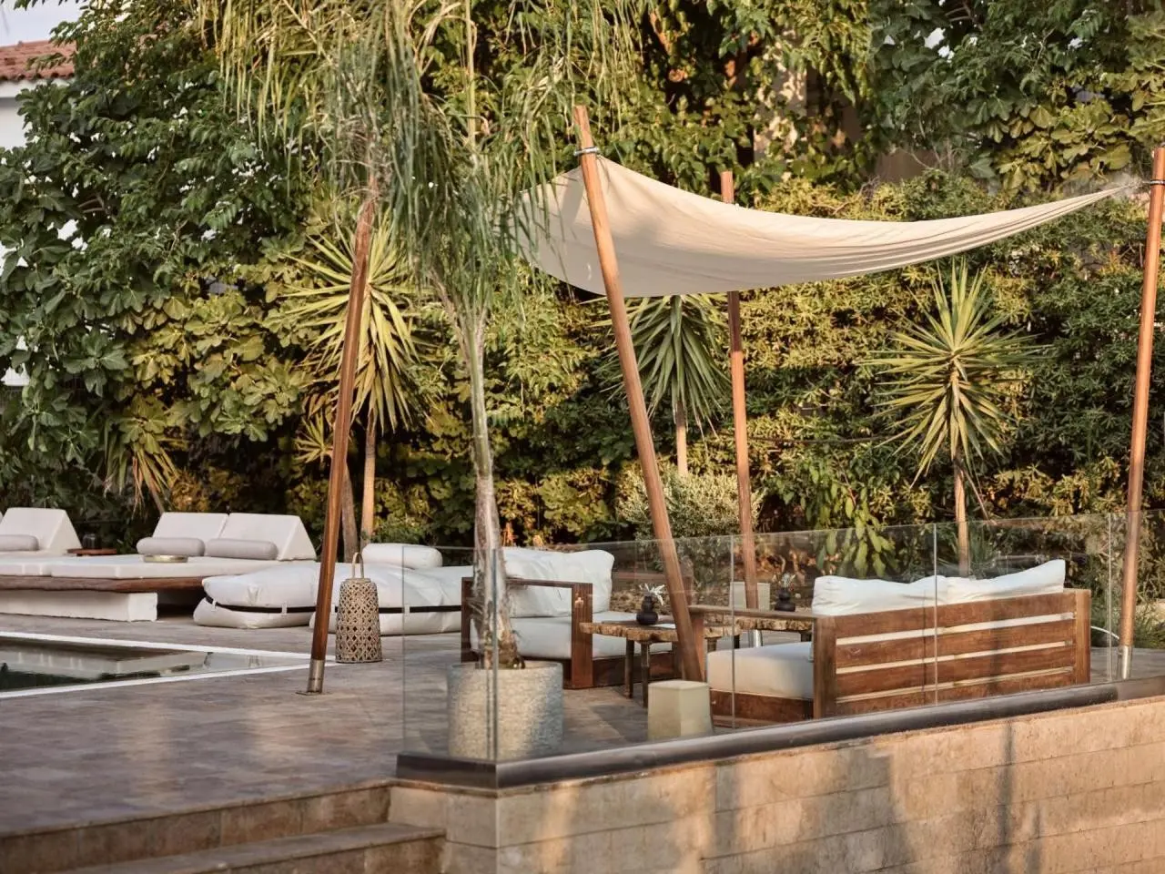 Basen w hotelu Gardelli Resort