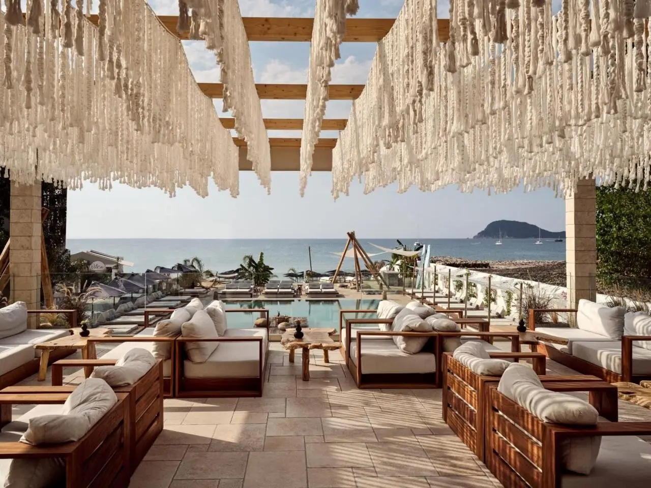 Basen w hotelu Gardelli Resort
