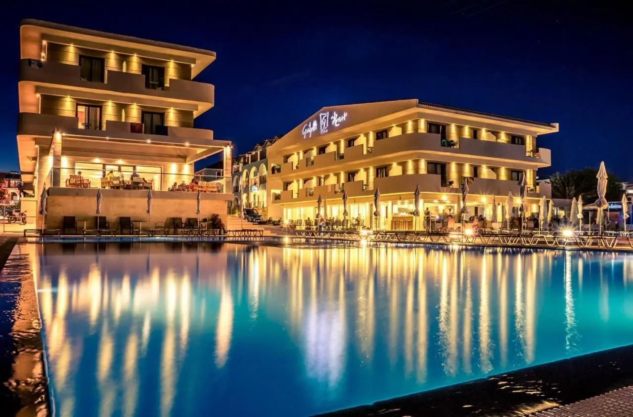 Basen w hotelu Gardelli Resort
