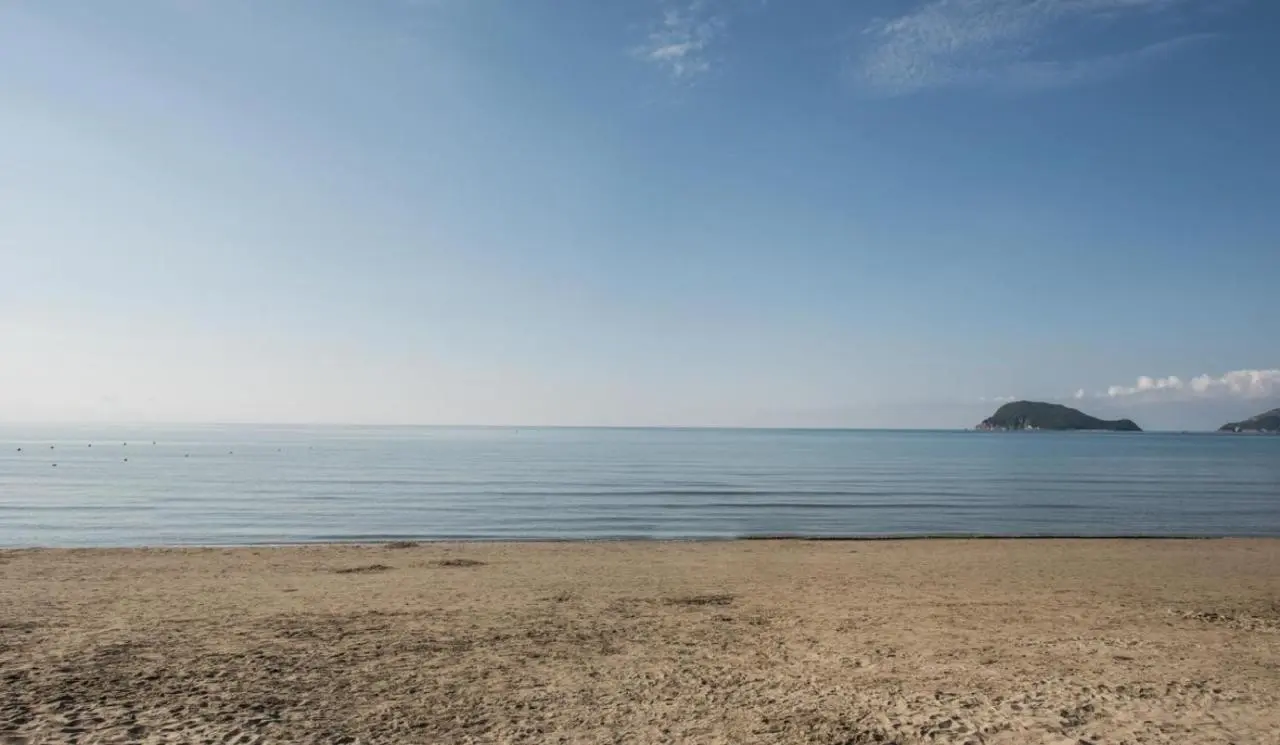 Plaża przy hotelu Gardelli Resort