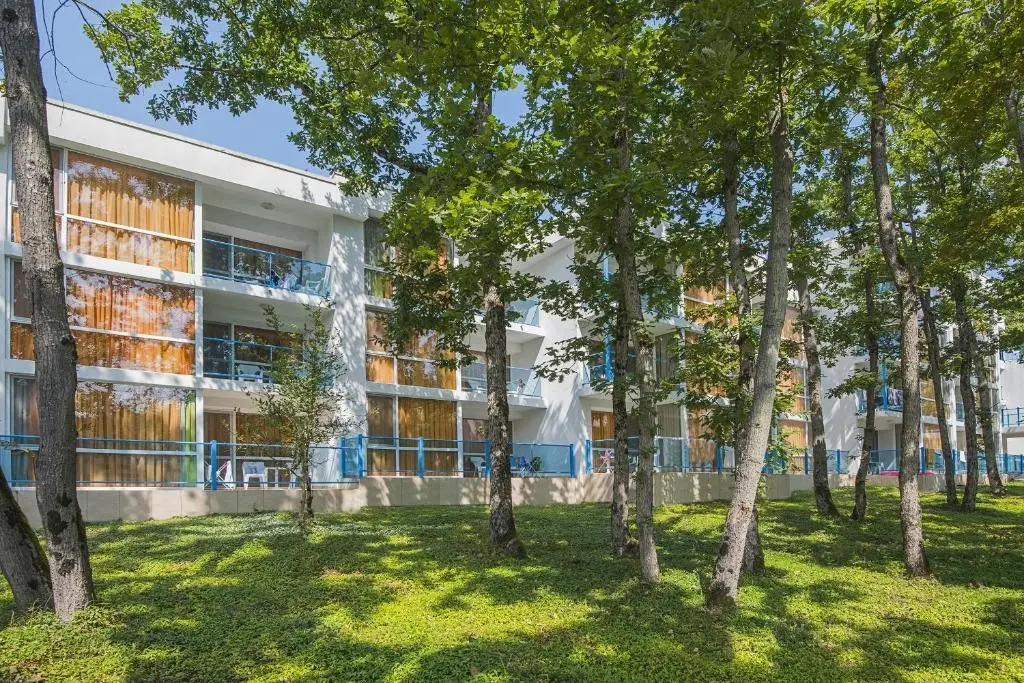 Golden Beach Parkhotel — FOREST BEACH