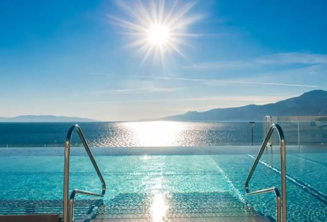 Basen w hotelu Hilton Rijeka Costabella Beach Resort & Spa