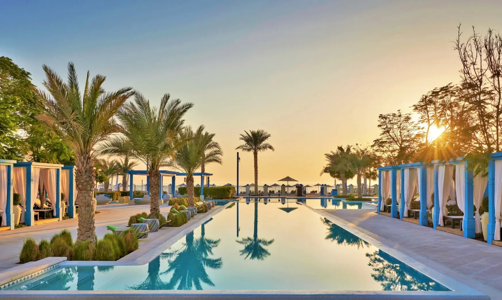 Basen w hotelu Hilton Salwa Beach Resort & Villas