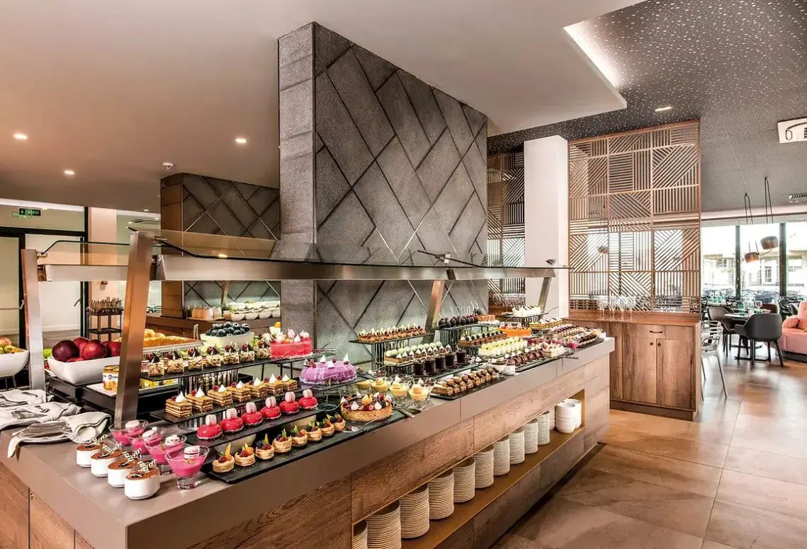 Restauracja i jedzenie w hotelu Hvd Reina del Mar