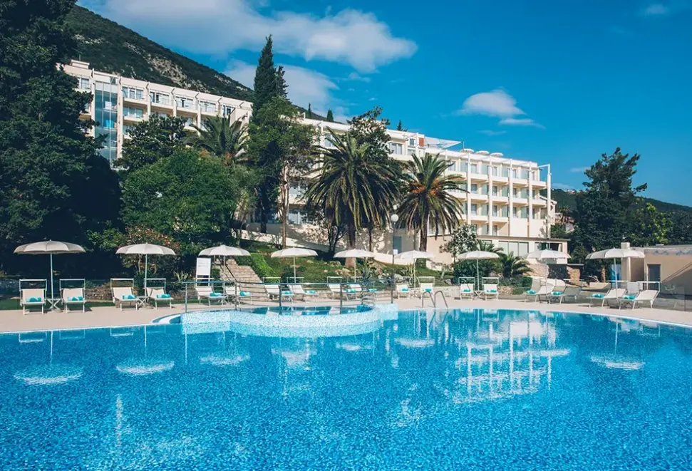 Basen w hotelu Iberostar Waves Herceg Novi