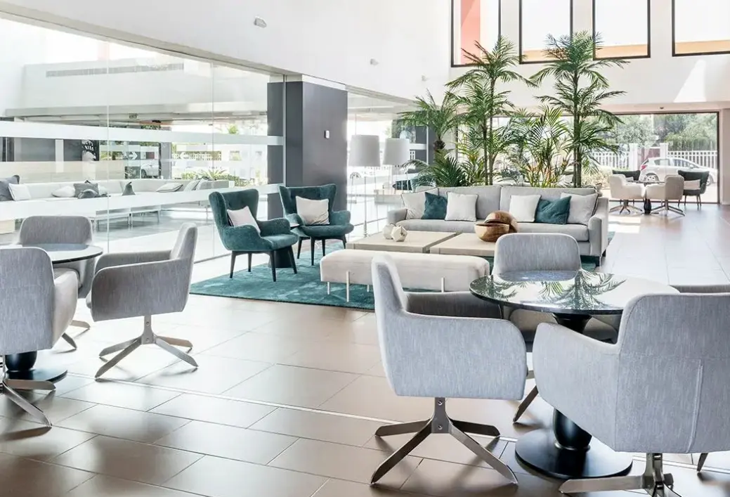 Lobby hotelu Ilunion Calas de Conil