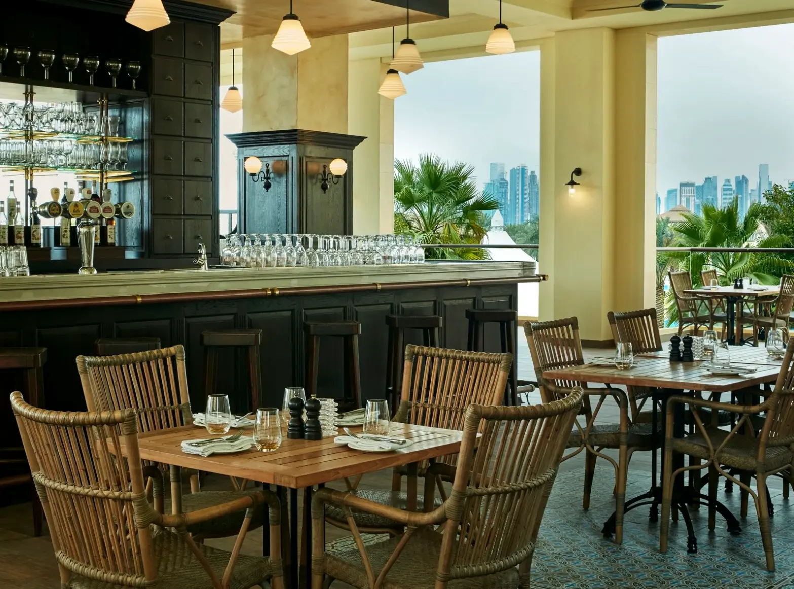Restauracja i jedzenie w hotelu InterContinental Doha Beach & Spa