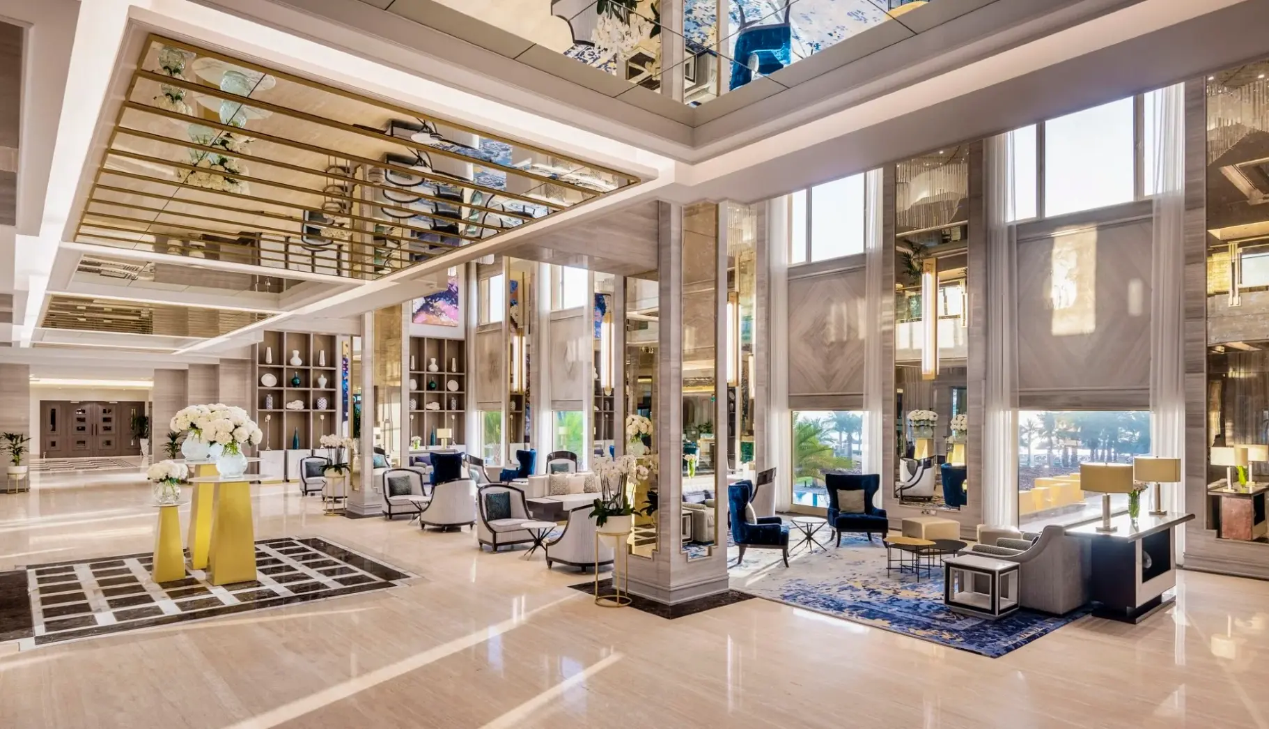 Lobby hotelu InterContinental Doha Beach & Spa