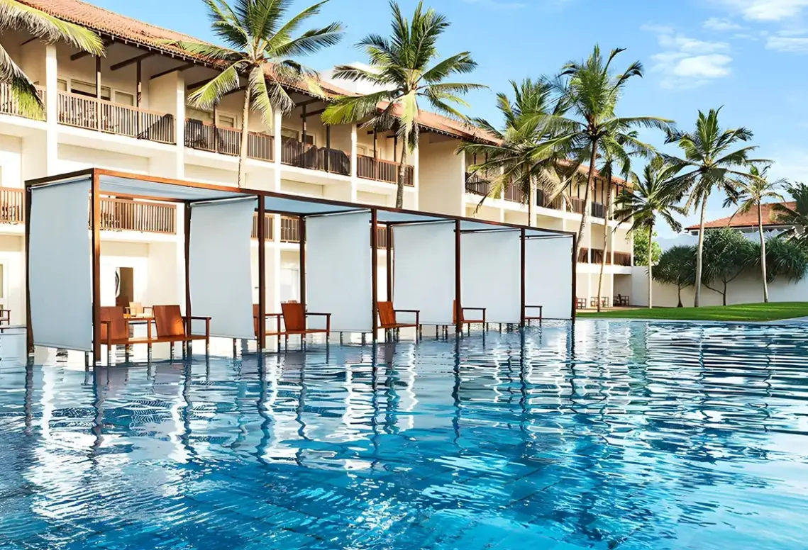 Basen w hotelu Jetwing Blue