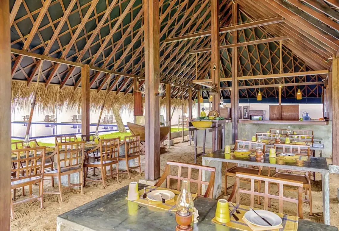Restauracja i jedzenie w hotelu Jetwing Sea