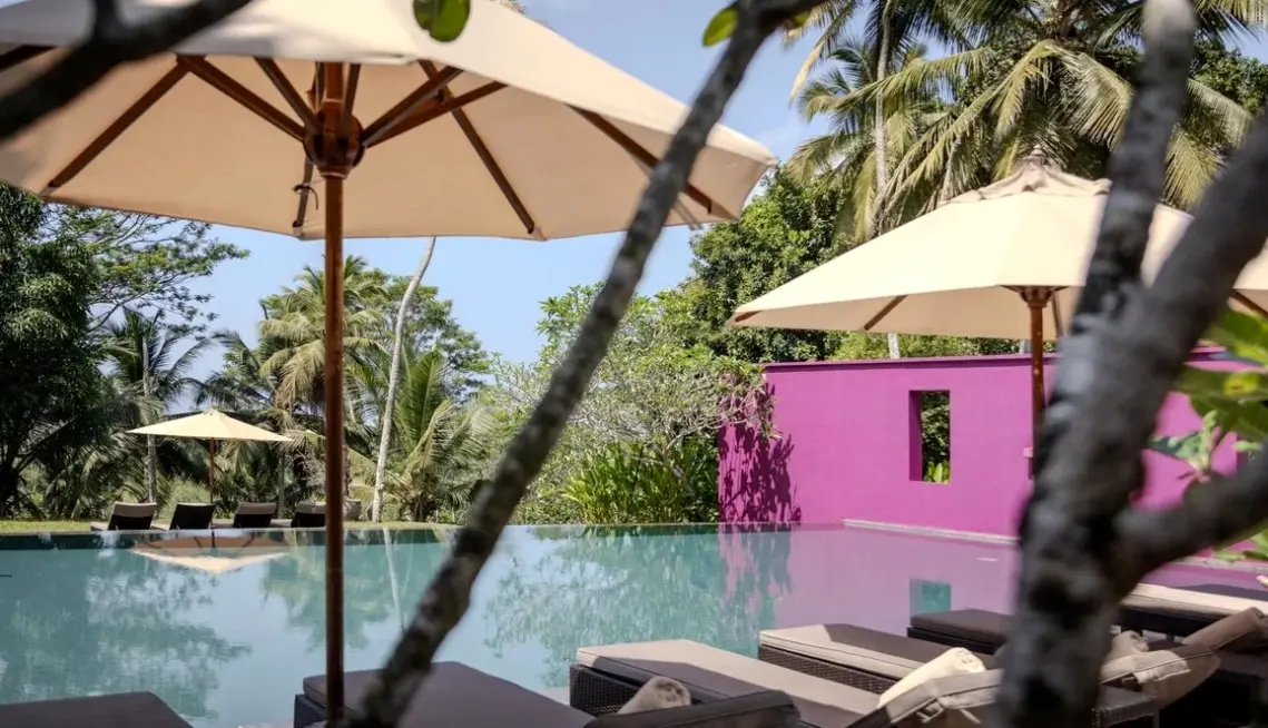 Basen w hotelu Kahanda Kanda Boutique Hotel