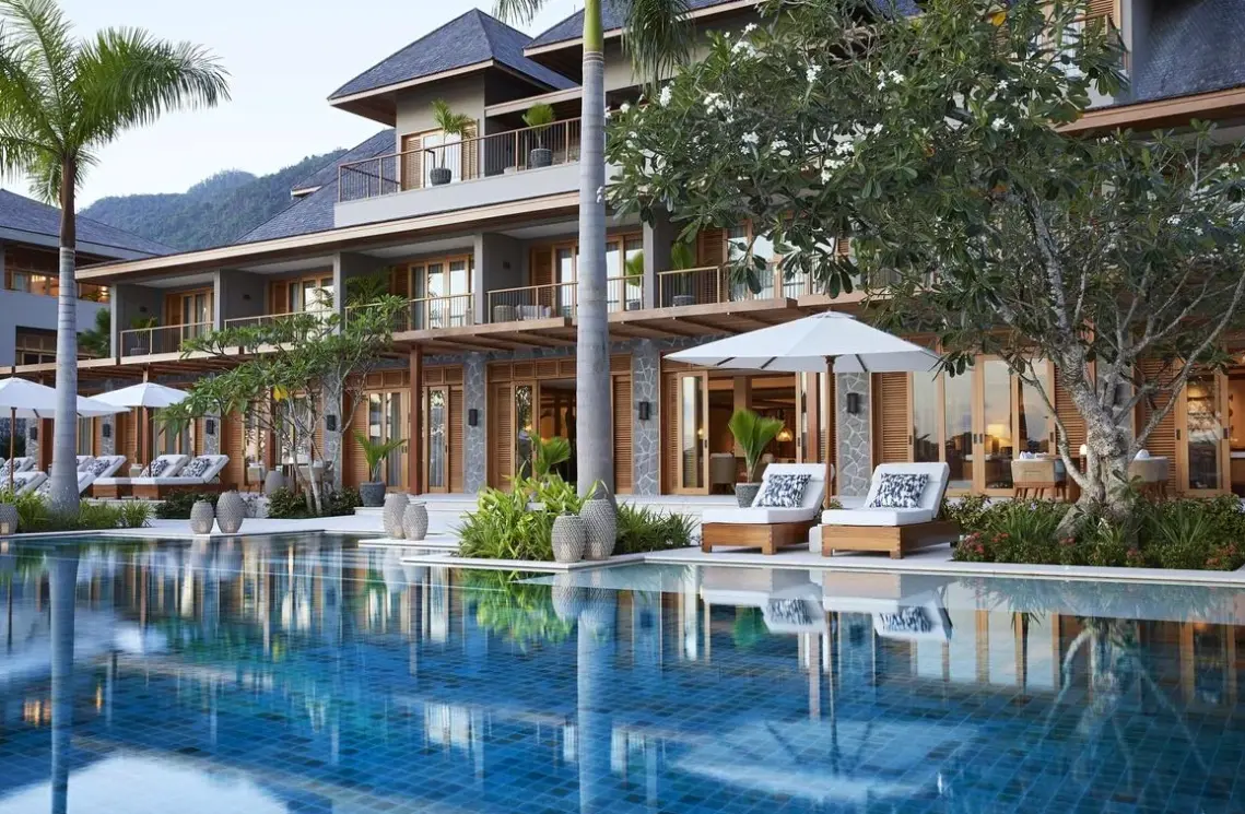 Basen w hotelu L’escale Resort Marina & Spa