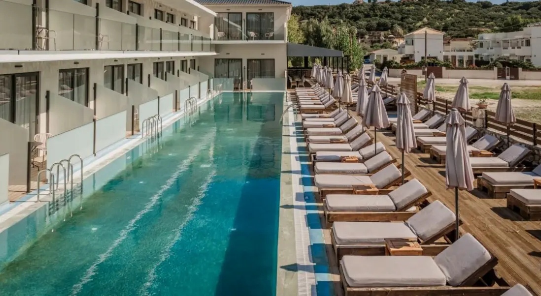 Basen w hotelu La Mirage