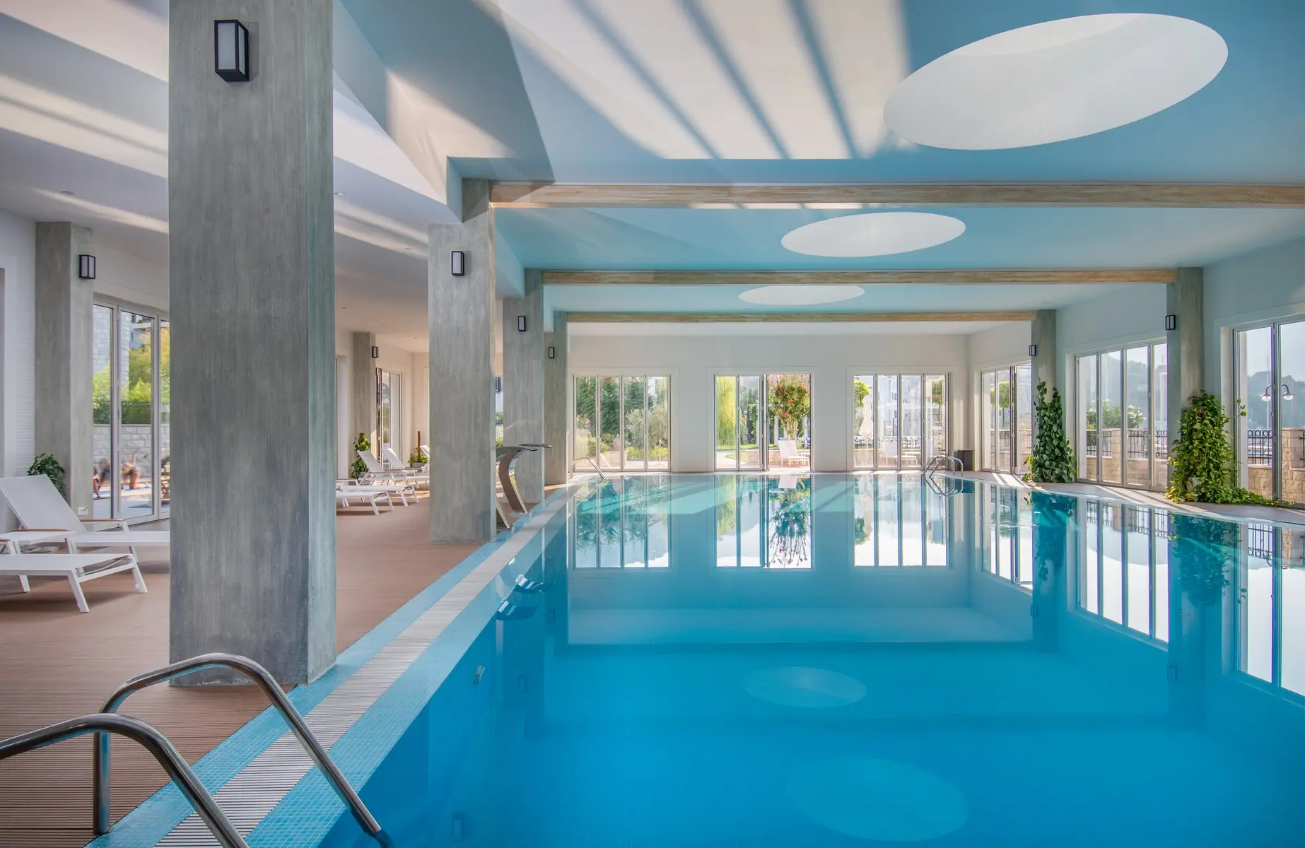 Lazure Marina & Hotel — LAZURE MARINA