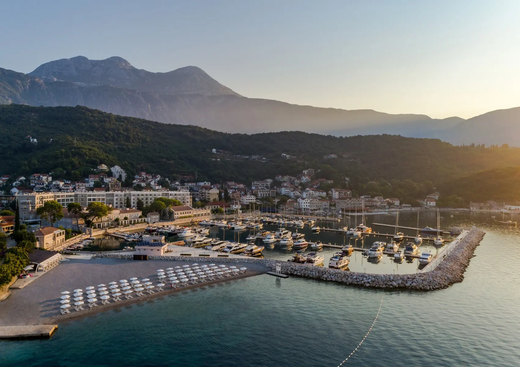 Lazure Marina & Hotel — LAZURE MARINA