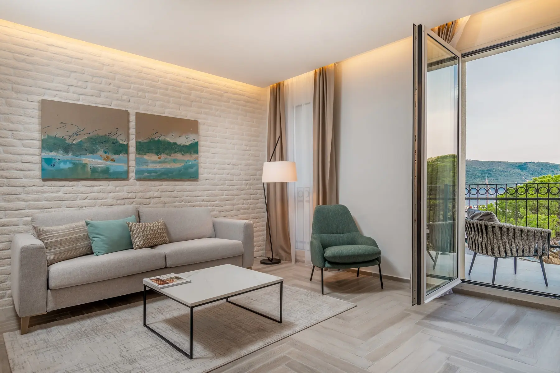 Lazure Marina & Hotel — LAZURE MARINA