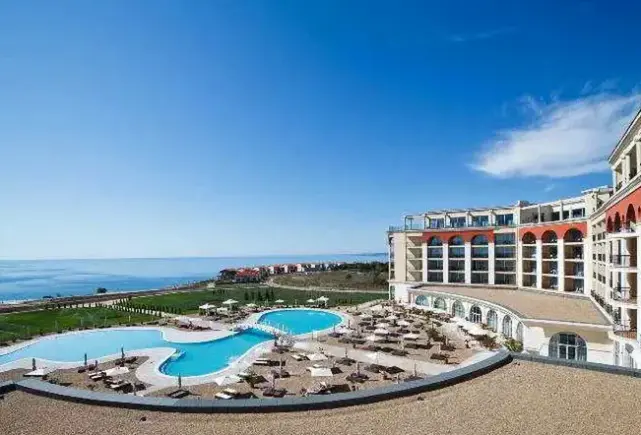 Basen w hotelu Lighthouse Golf & Spa Resort