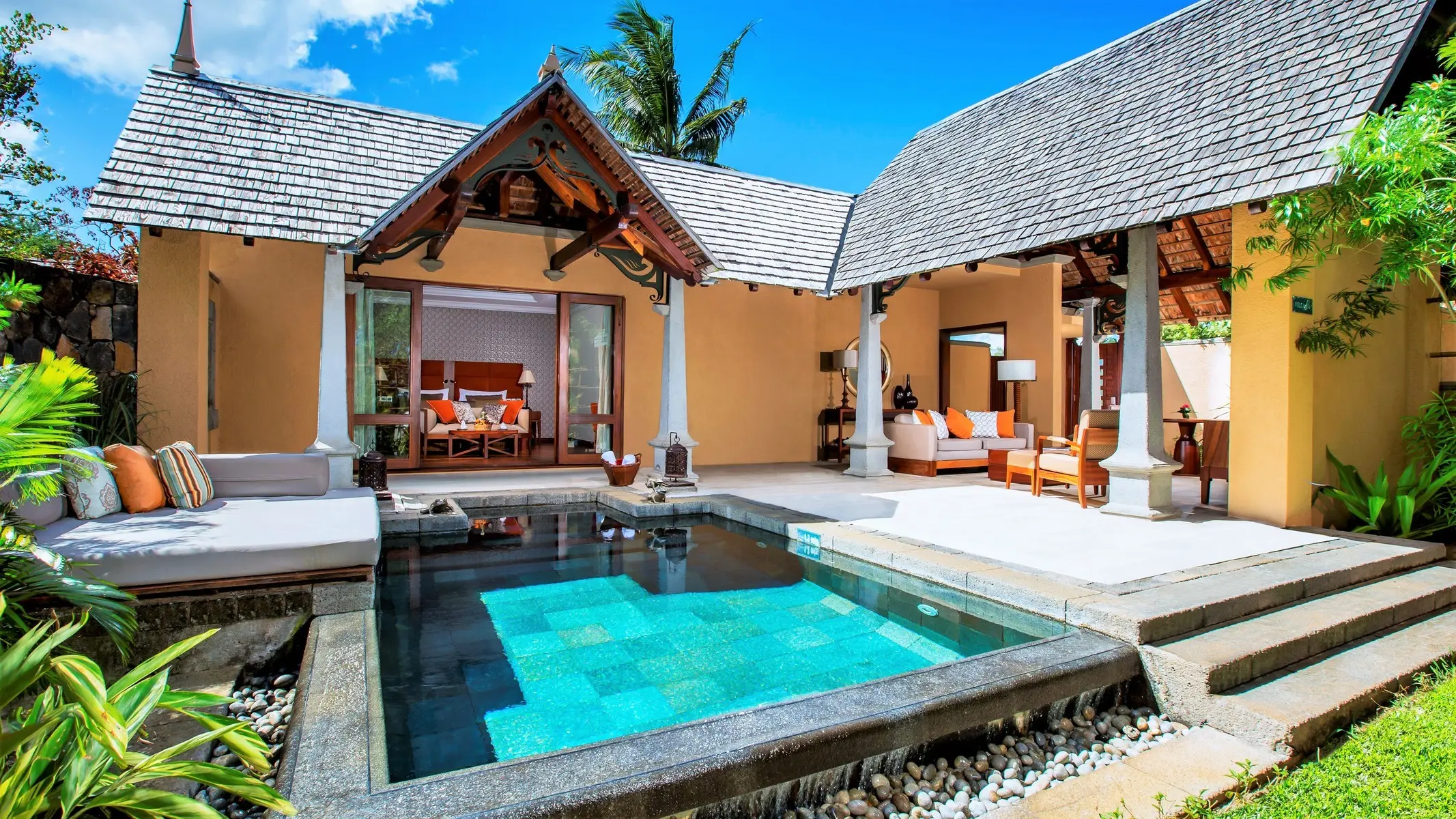 Basen w hotelu Maradiva Villas Resort & Spa