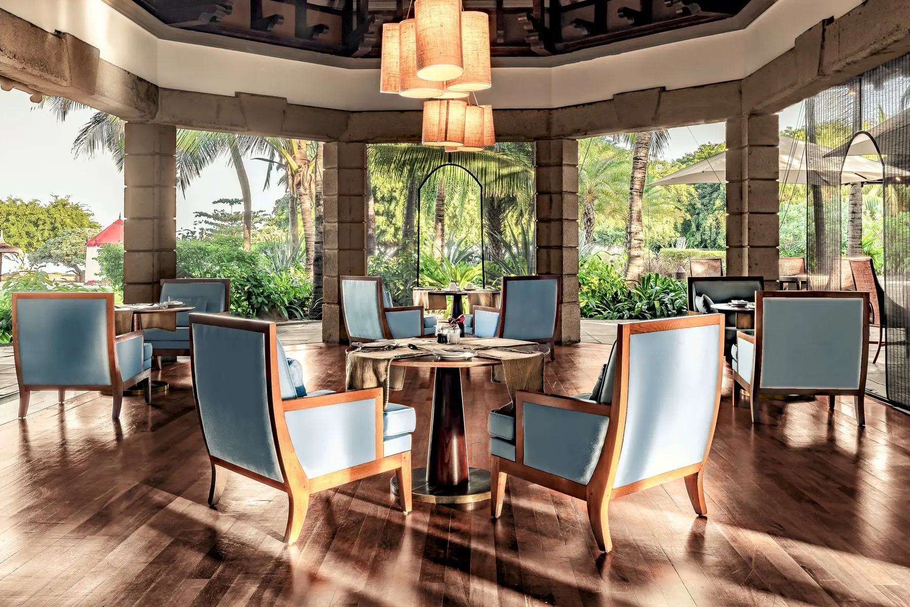 Restauracja i jedzenie w hotelu Maradiva Villas Resort & Spa