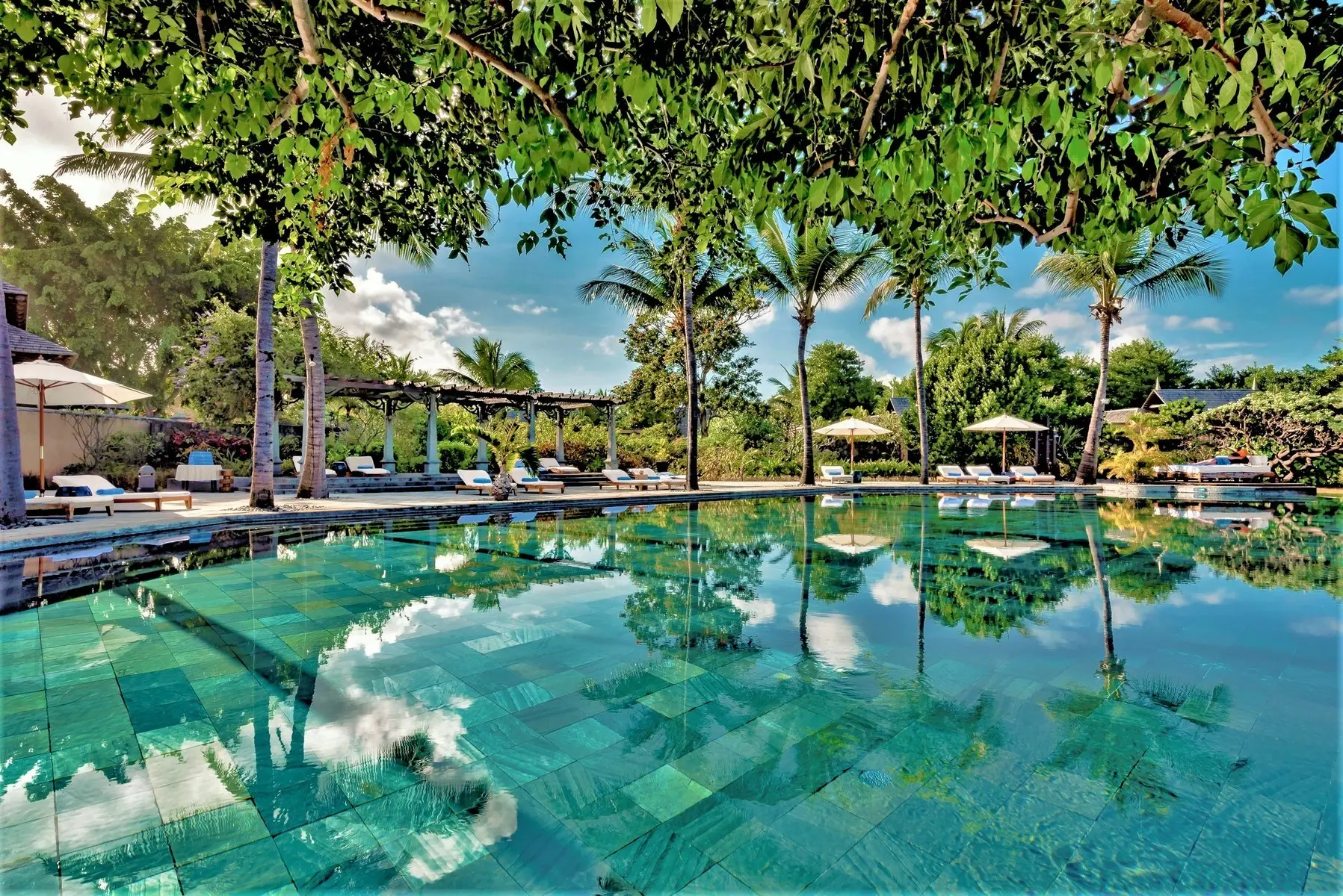 Basen w hotelu Maradiva Villas Resort & Spa