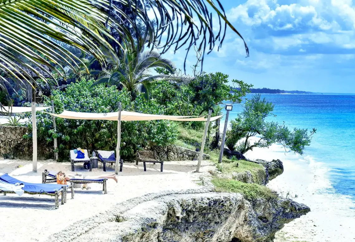 Plaża przy hotelu Marafiki Bungalows