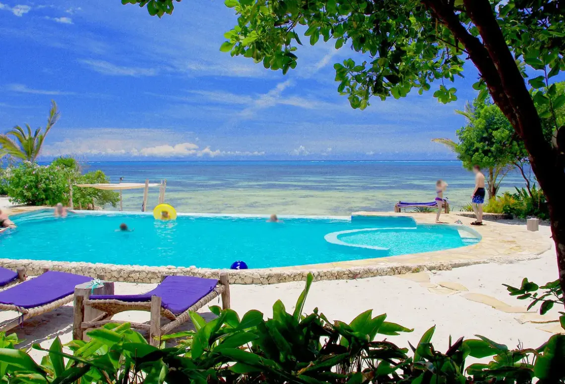 Plaża przy hotelu Marafiki Bungalows