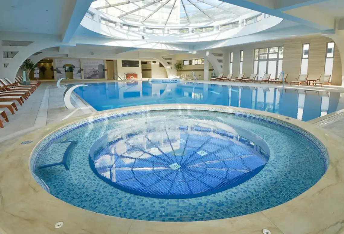 Basen w hotelu Mediteran Hotel & Resort