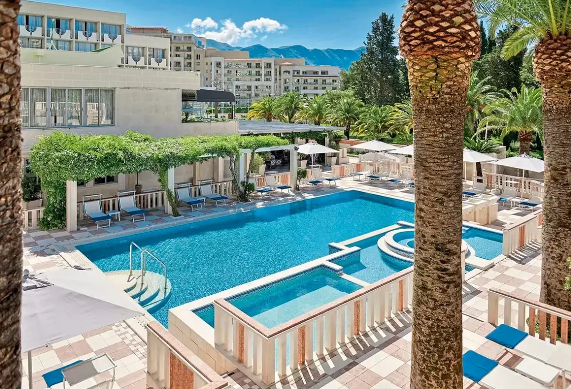 Basen w hotelu Mediteran Hotel & Resort