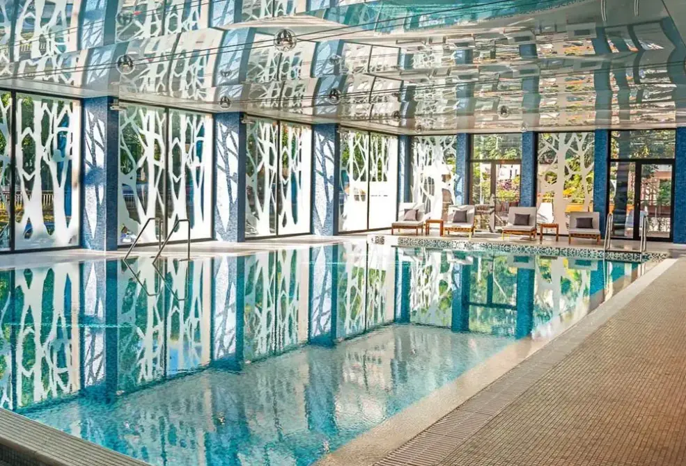Basen w hotelu Palmon Bay Hotel & Spa