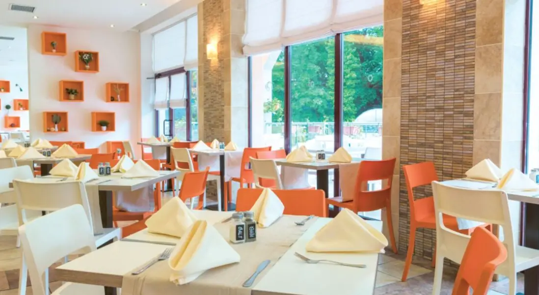Restauracja i jedzenie w hotelu Parkhotel Odessos