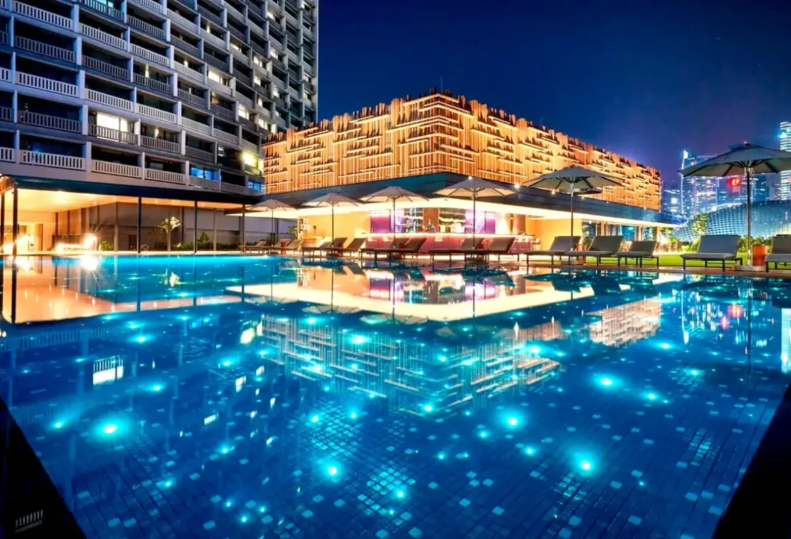 Basen w hotelu Parkroyal Collection Marina Bay