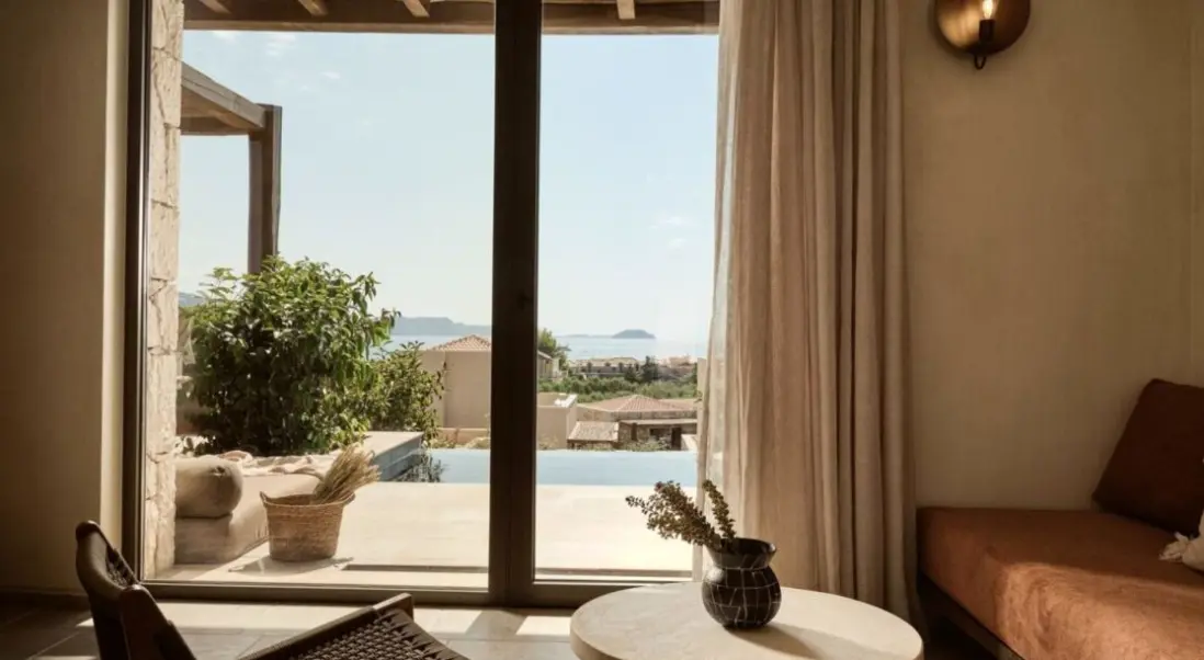 Widok z hotelu Pierros Verde Private Suites